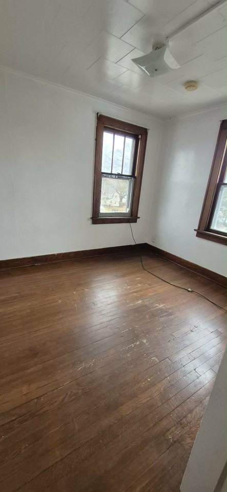 100 E Valley St #2 - Photo 6 of 10