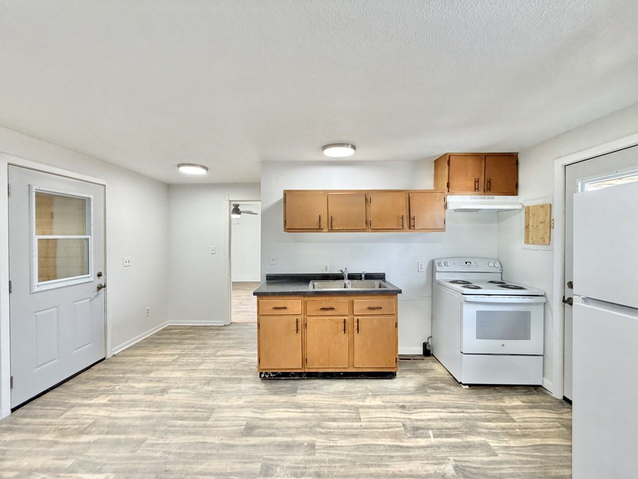 425 S Jackson St #2 - Photo 5 of 15