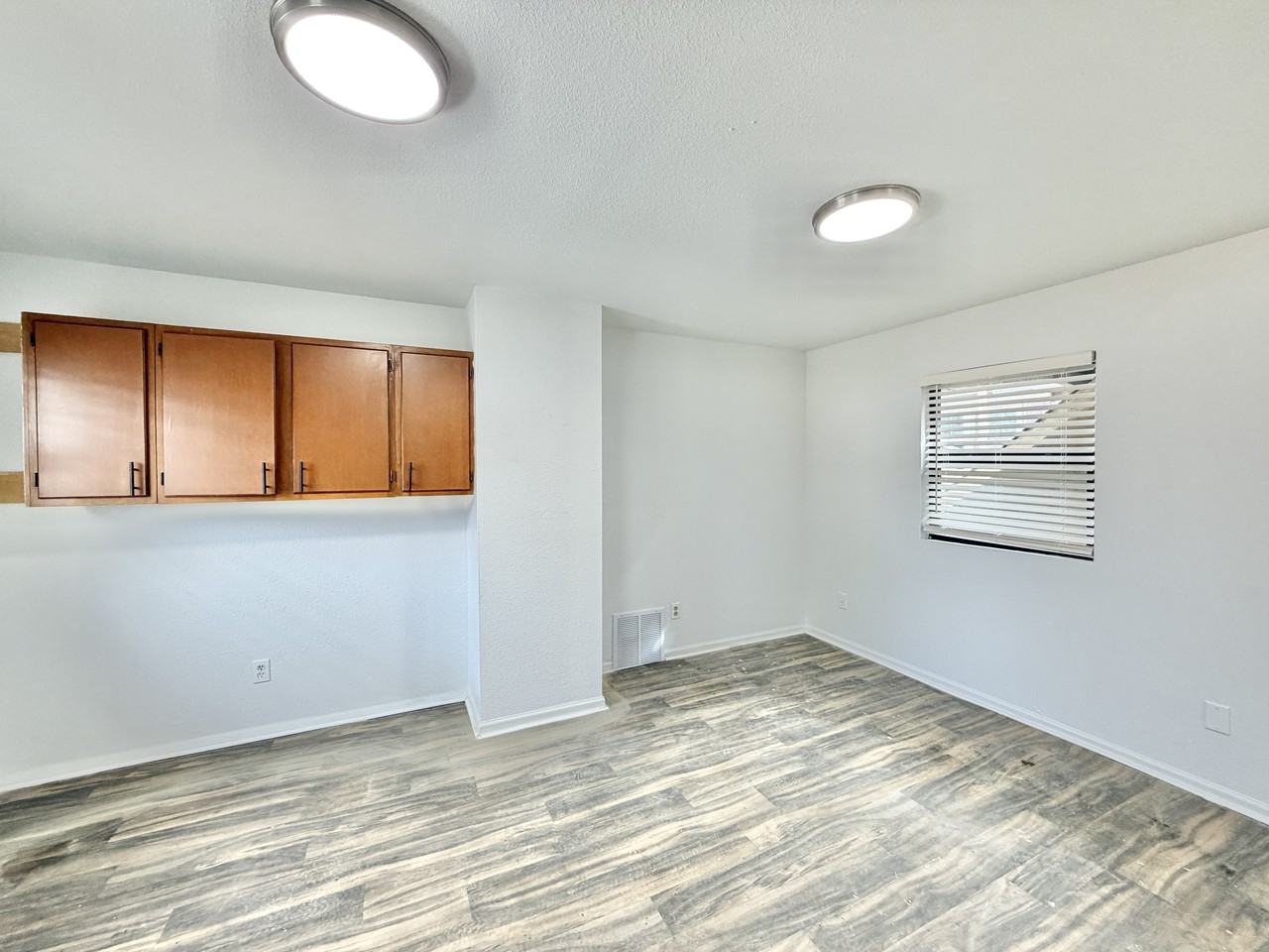 425 S Jackson St #2 - Photo 6 of 15