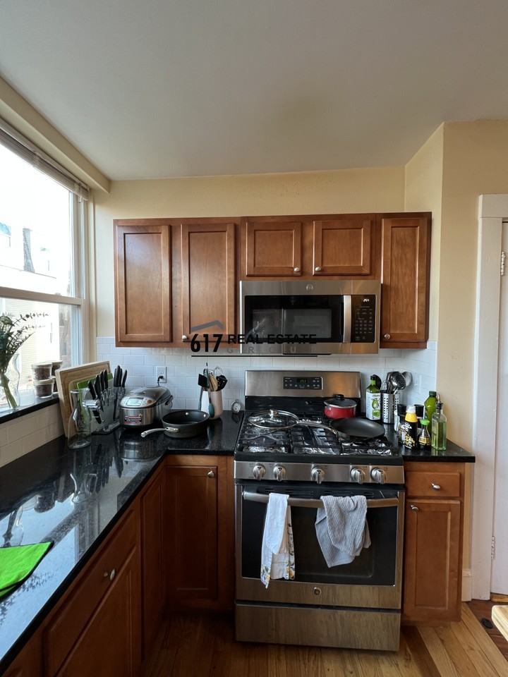 332 Beacon St #2 - Photo 3 of 14