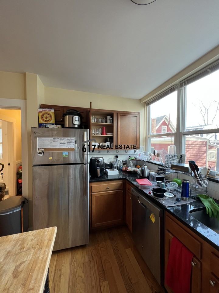 332 Beacon St #2 - Photo 4 of 14