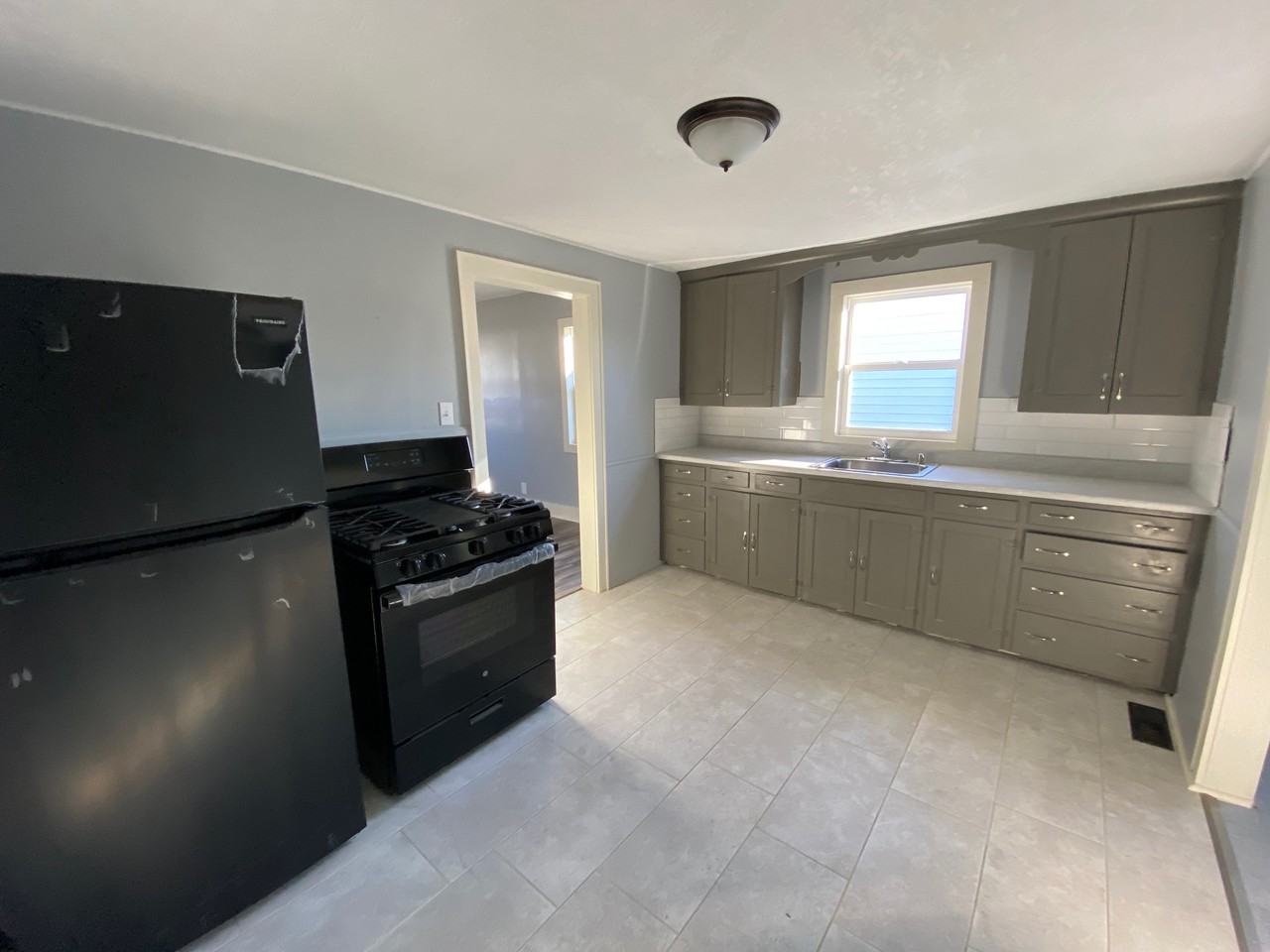 1134 S Haden St #1 - Photo 5 of 16