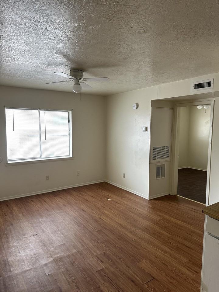 401 Boyett St #C - Photo 2 of 19