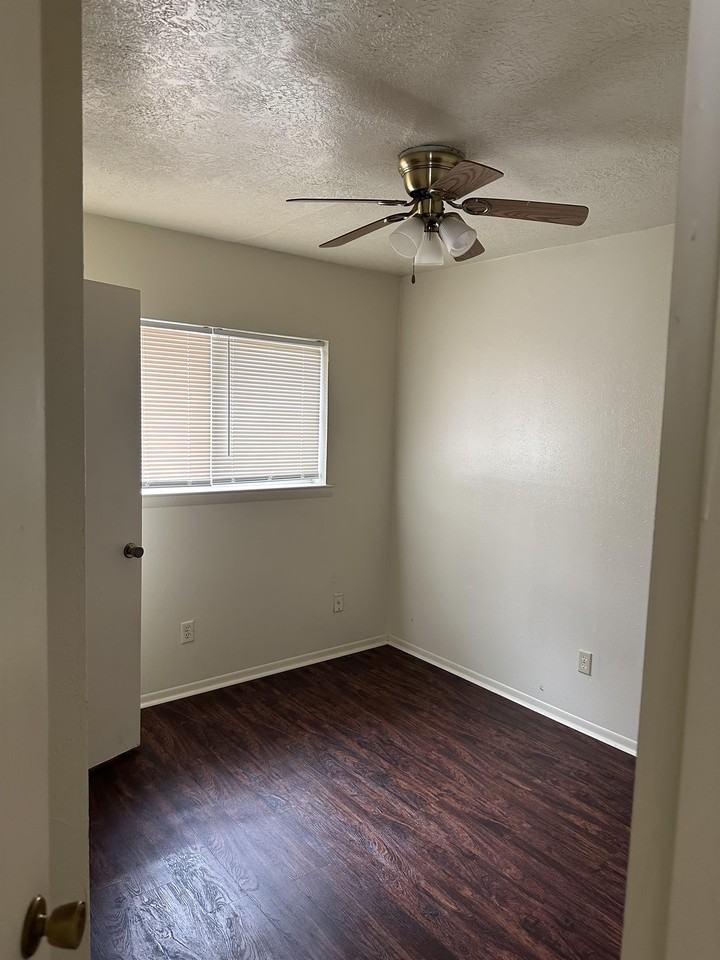 401 Boyett St #C - Photo 4 of 19