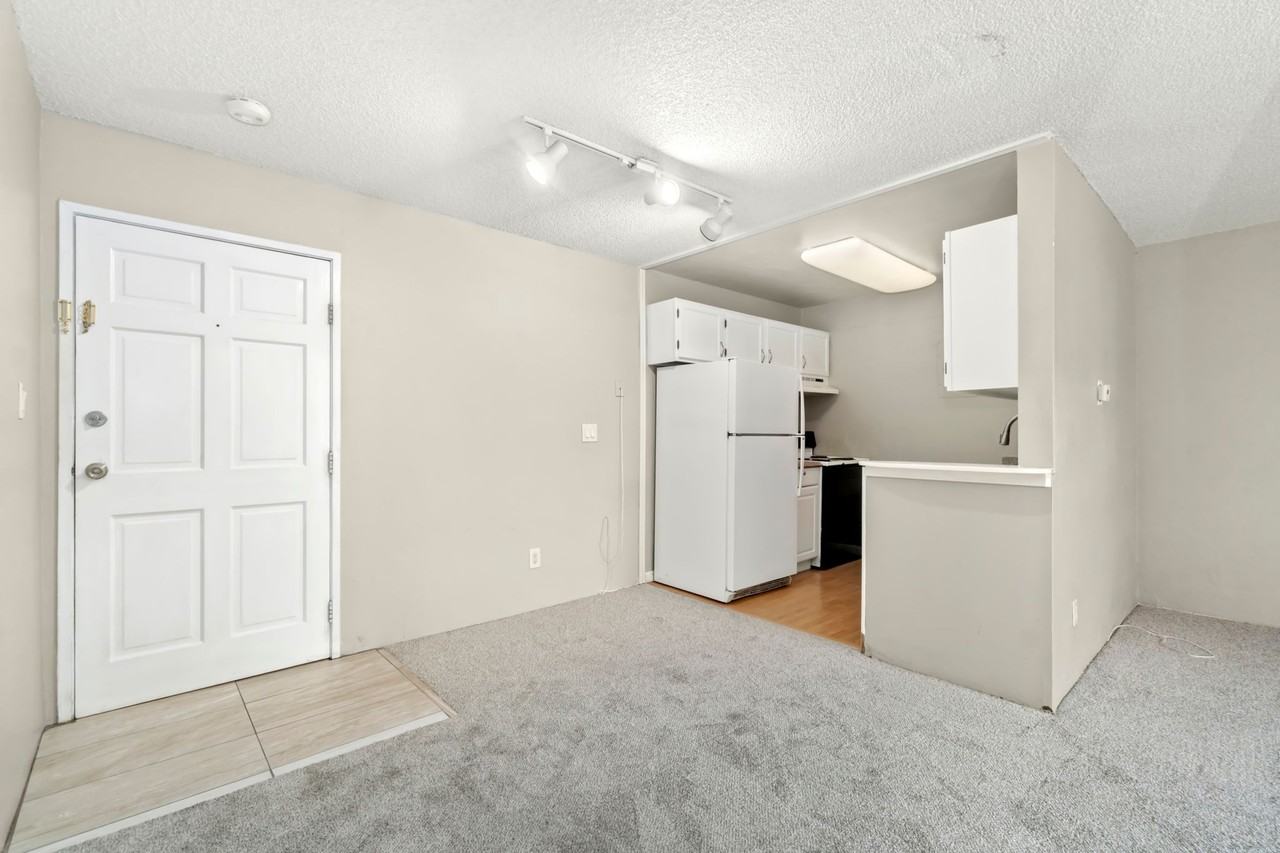 1200 Golden Cir #302 - Photo 4 of 20