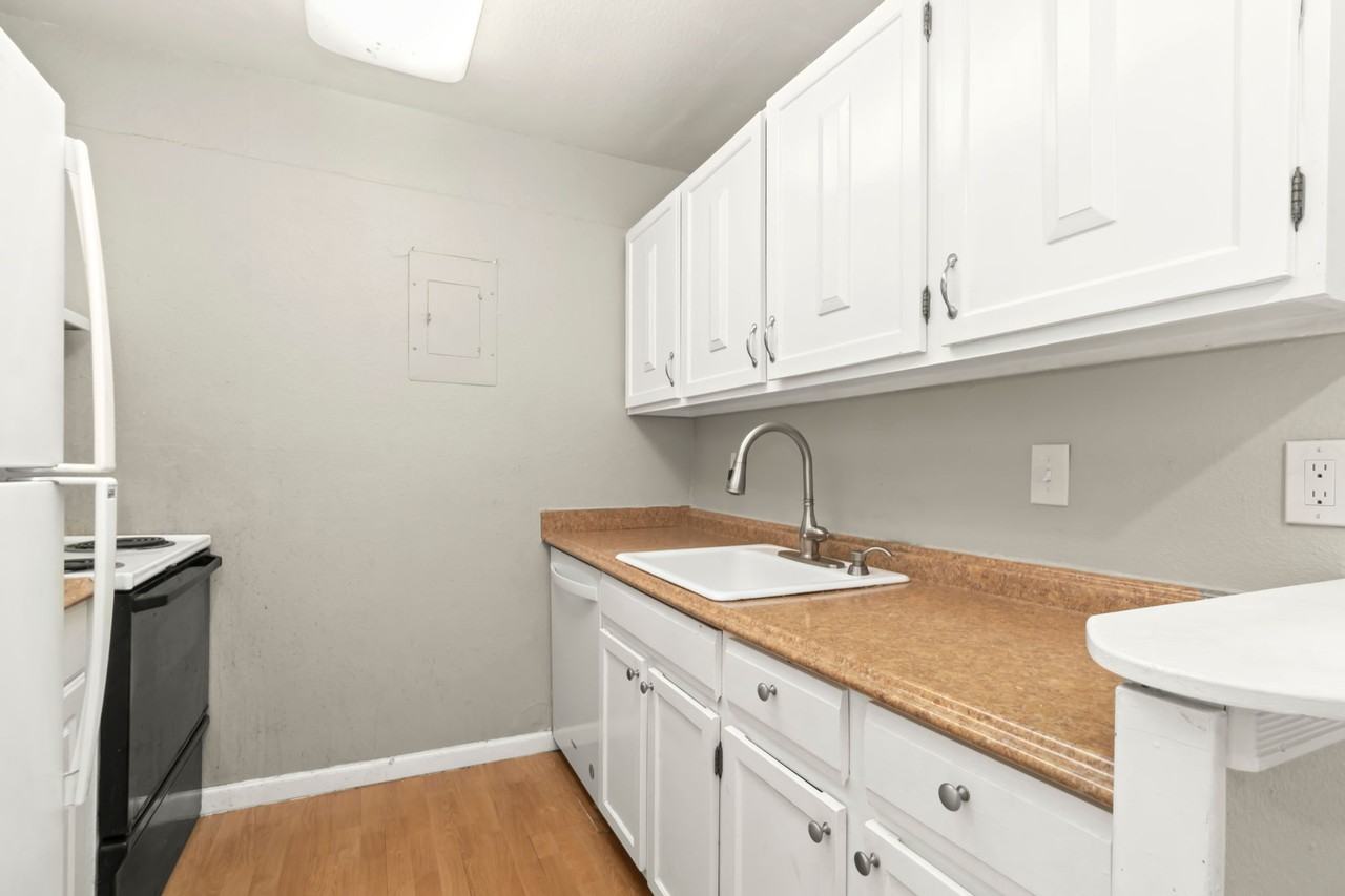 1200 Golden Cir #302 - Photo 5 of 20