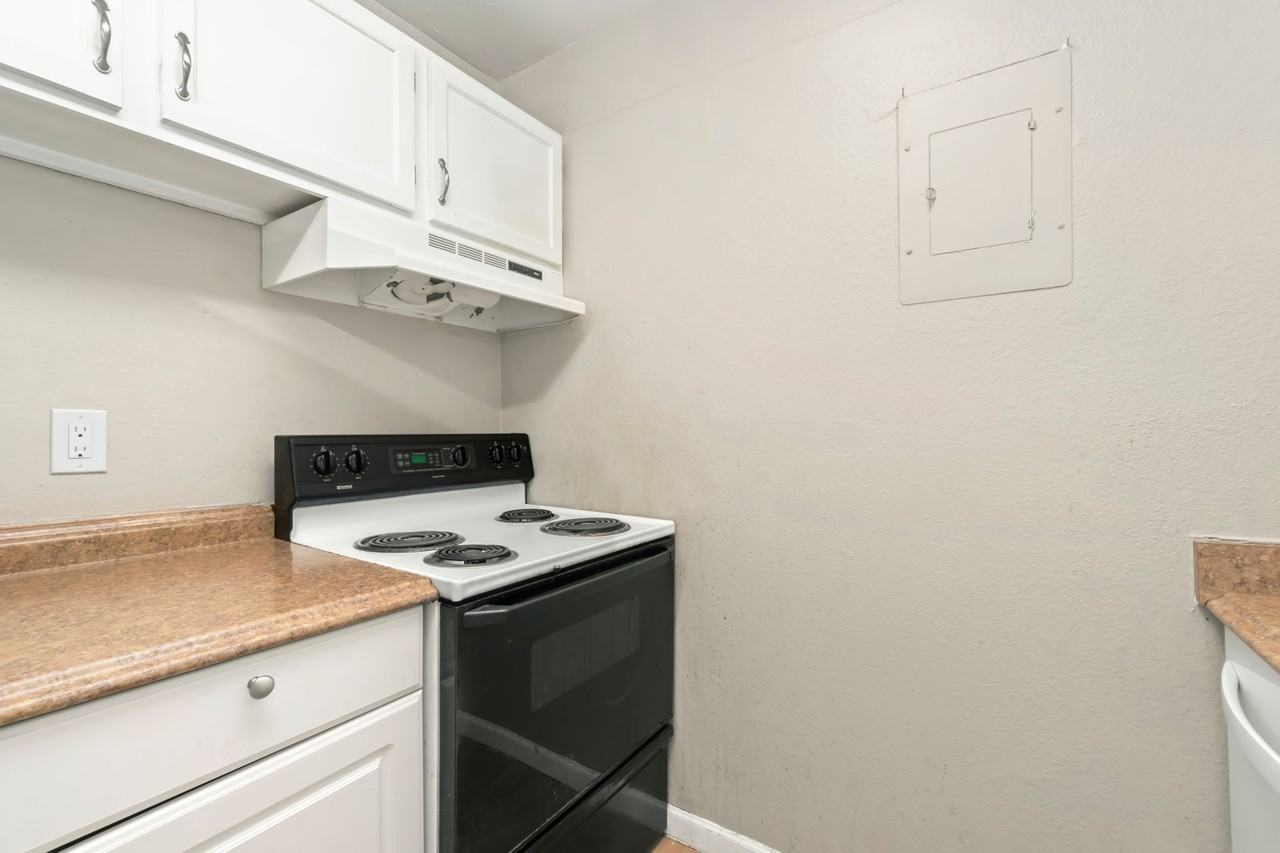 1200 Golden Cir #302 - Photo 6 of 20