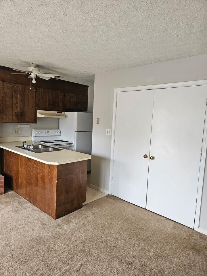 179 Oak Hill Dr #D - Photo 2 of 6