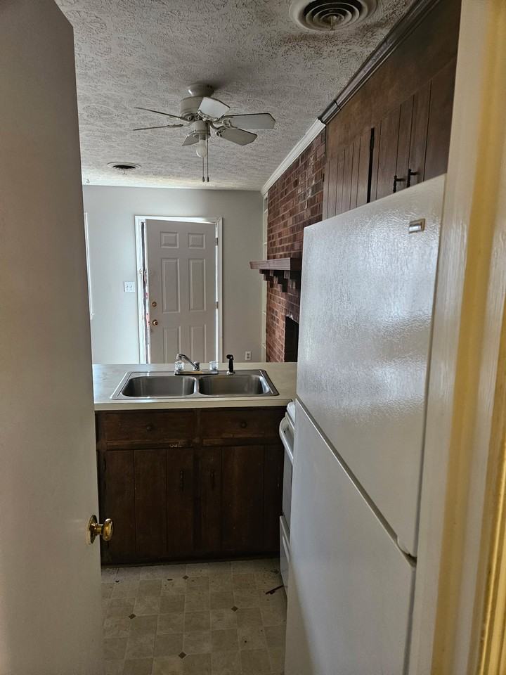 179 Oak Hill Dr #D - Photo 3 of 6