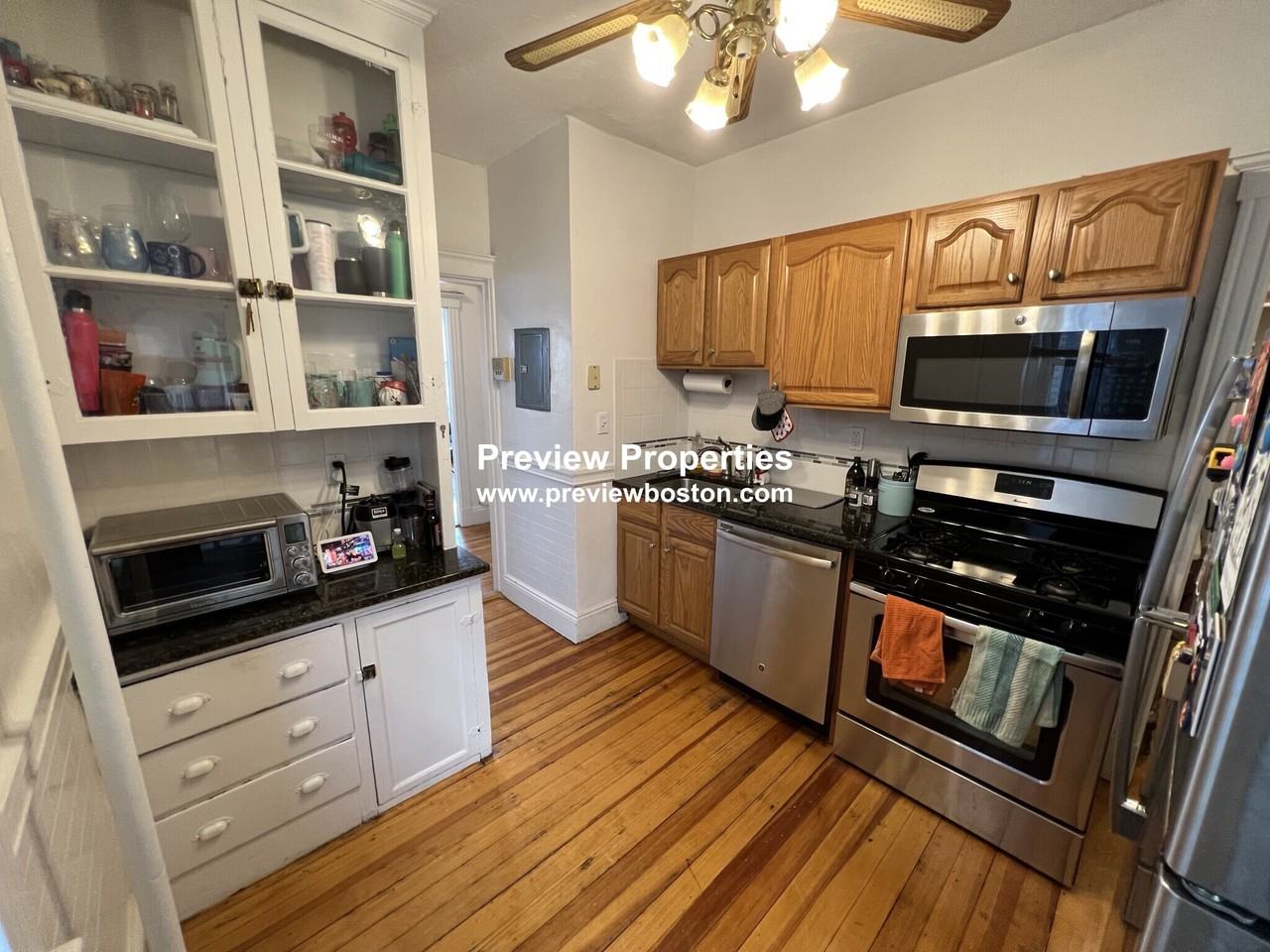 Sutherland Rd #4P - Photo 2 of 32