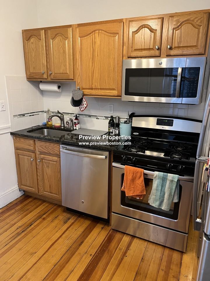 Sutherland Rd #4P - Photo 3 of 32