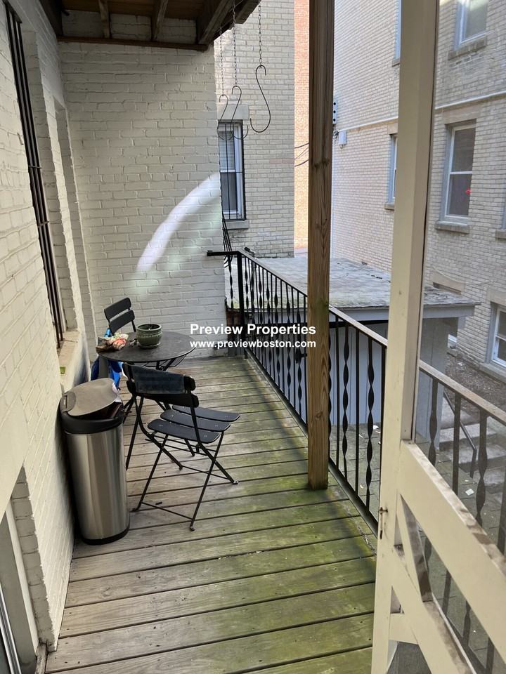 Sutherland Rd #4P - Photo 7 of 32