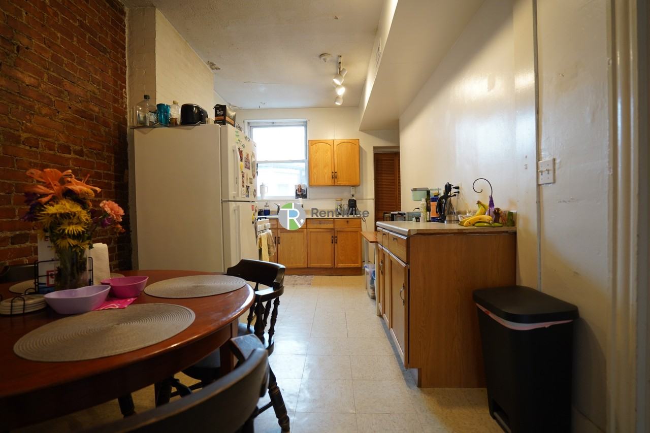 9 Vernon St #3 - Photo 4 of 27