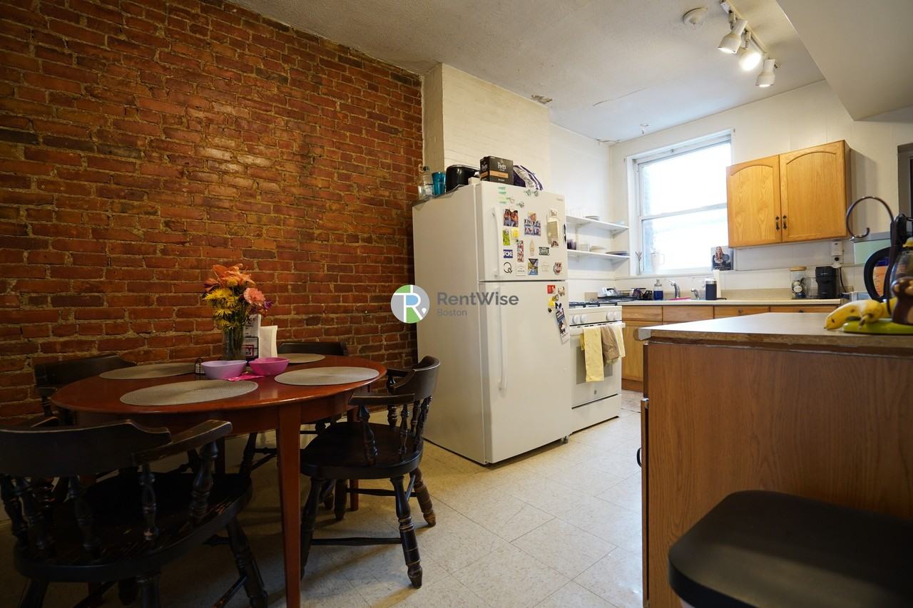 9 Vernon St #3 - Photo 5 of 27