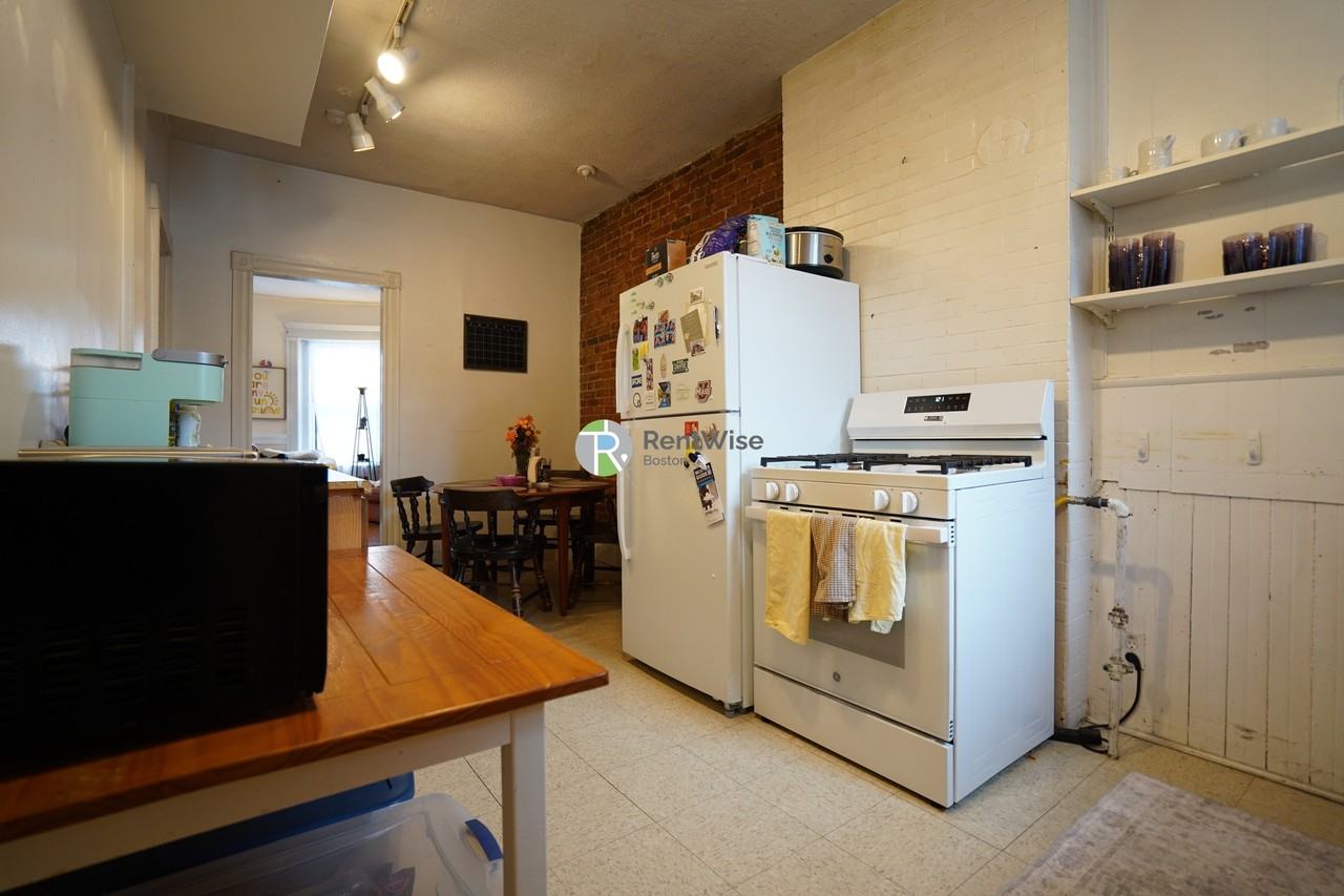 9 Vernon St #3 - Photo 6 of 27