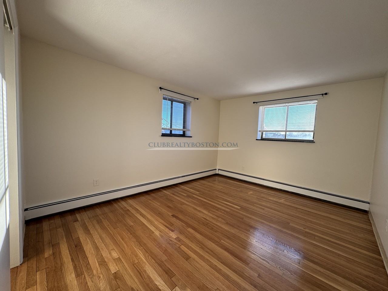 8 Riverside St #2 - Photo 5 of 24