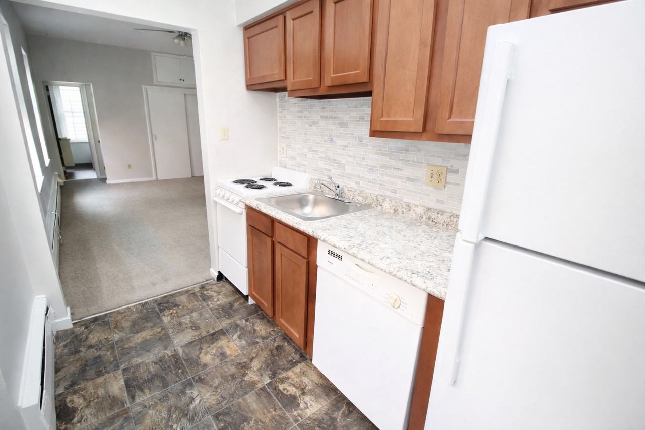 341 SOUTH HIGHLAND AVENUEAPT 9 #9 - Photo 5 of 8