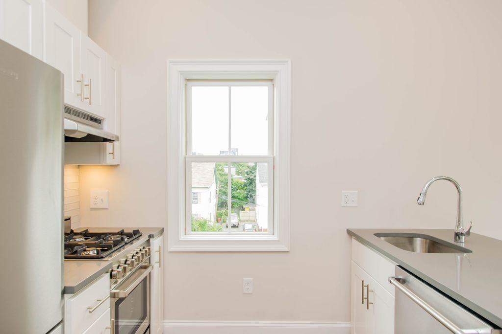 124 Columbia St #3 - Photo 4 of 11