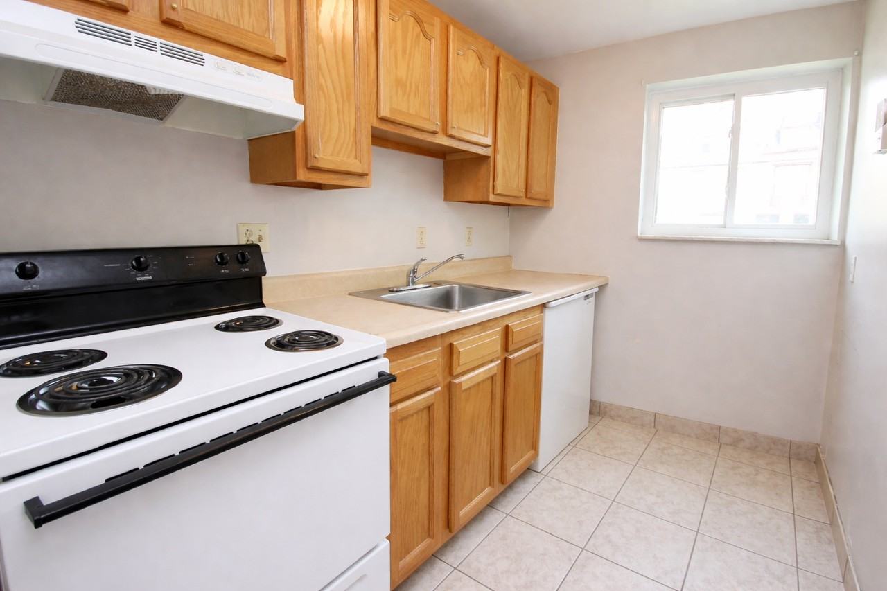 5527 ELLSWORTH AVENUEAPT 201 #201 - Photo 2 of 7