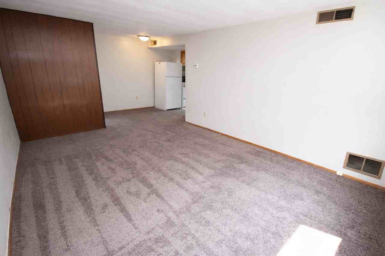 5527 ELLSWORTH AVENUEAPT 201 #201 - Photo 3 of 7