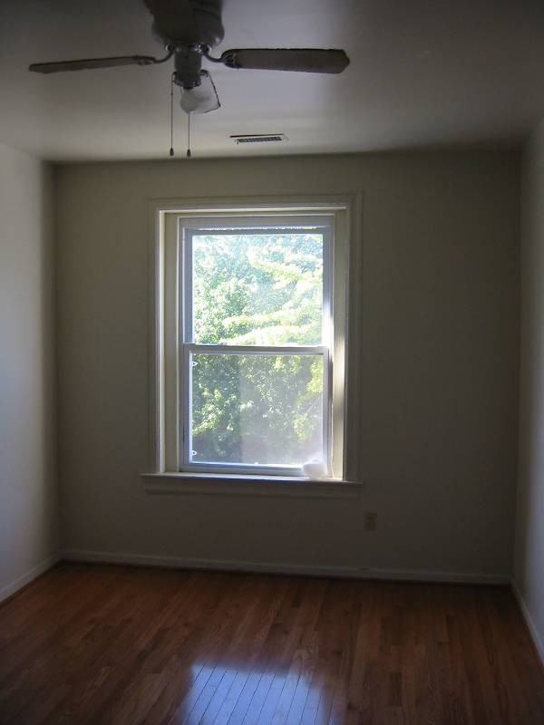 1220 Half St Sw #B - Photo 4 of 7