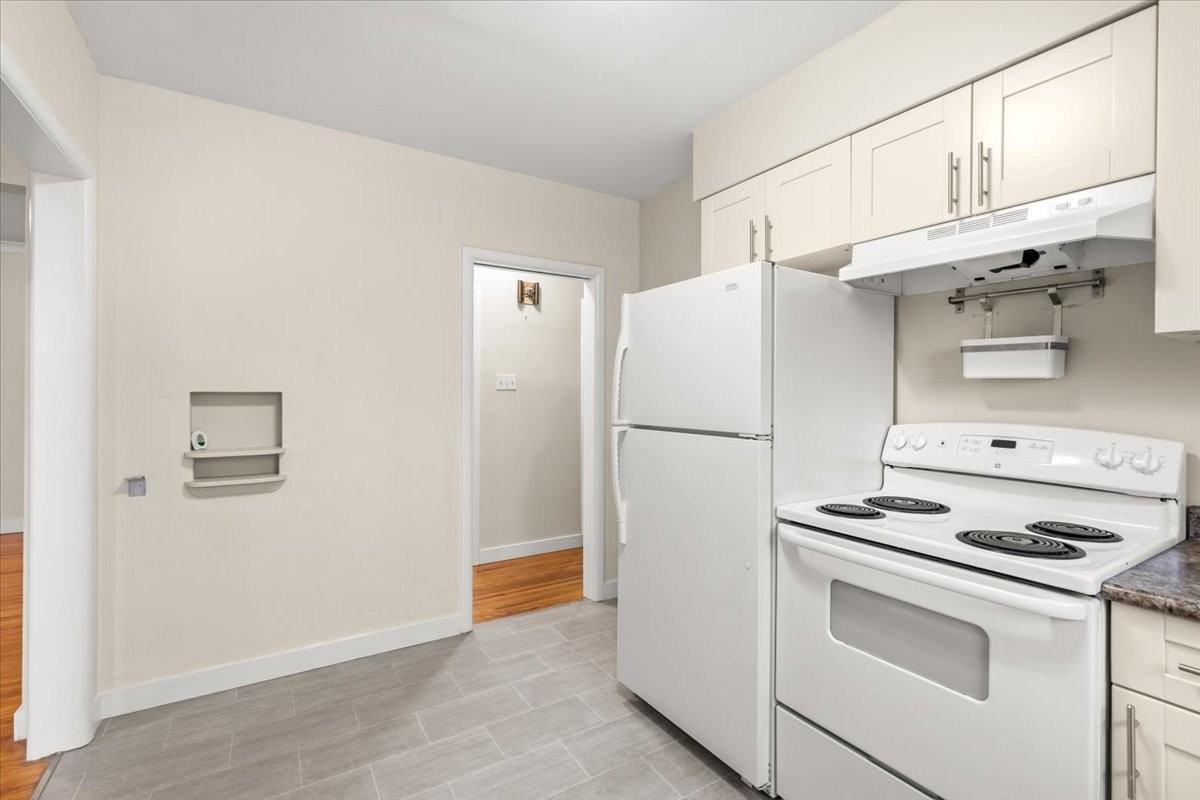 1074 Burrows Avenue 2 - Photo 3 of 12