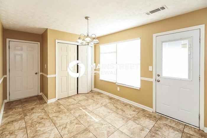 9439 Sleepy Hollow Ln - Photo 7 of 17