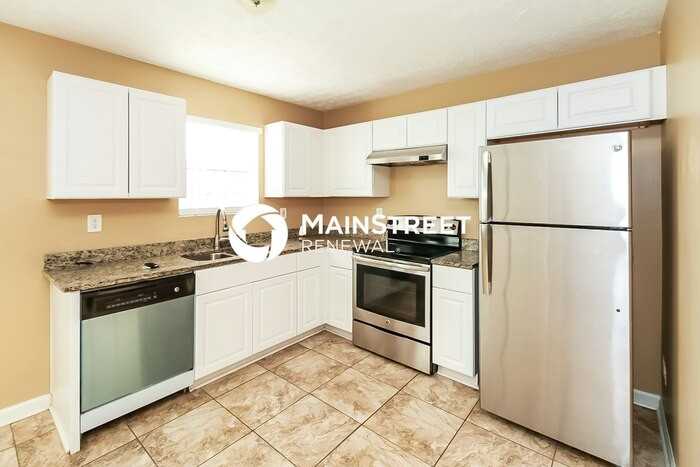 9439 Sleepy Hollow Ln - Photo 7 of 17