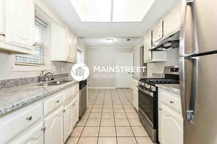 608 Robinlynn St - Photo 7 of 16