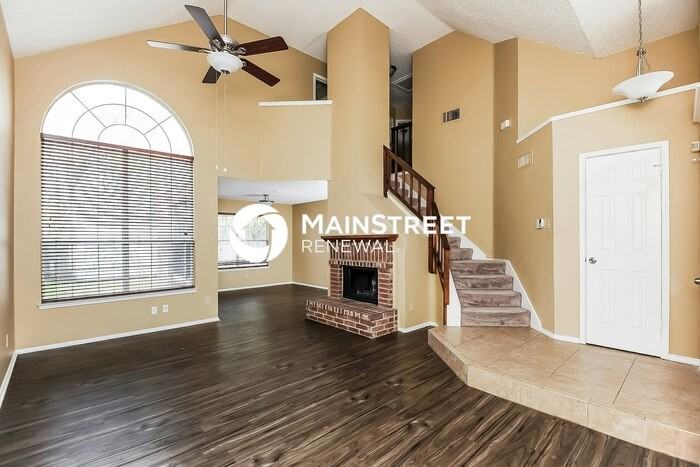 2411 Bennington Dr - Photo 5 of 17