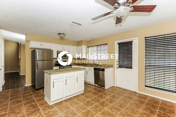 2411 Bennington Dr - Photo 7 of 17