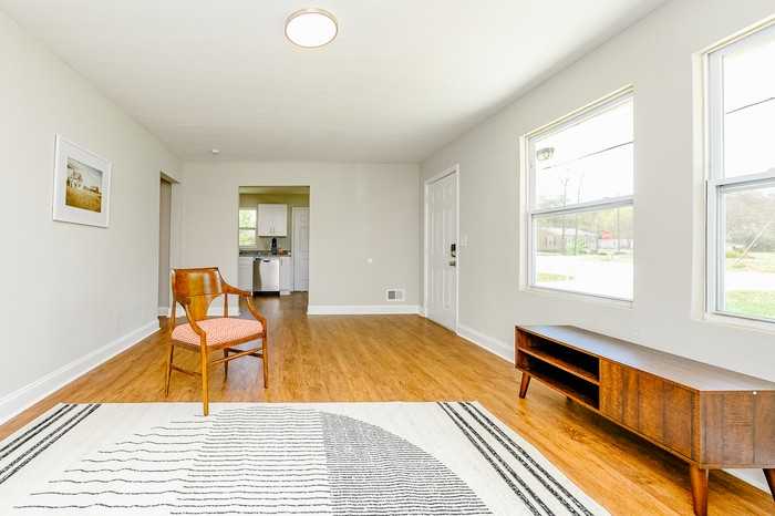 23 Gilbert Ct - Photo 6 of 19