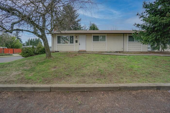 1100 E 28th St #1100 - Photo 3 of 29