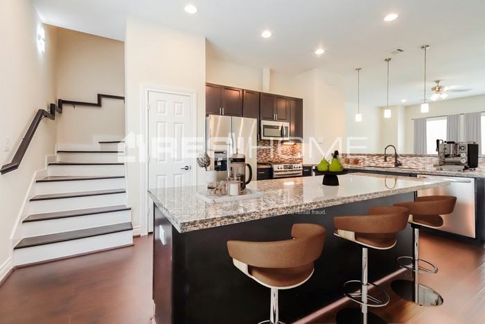 2326 St Emanuel St - Photo 2 of 20