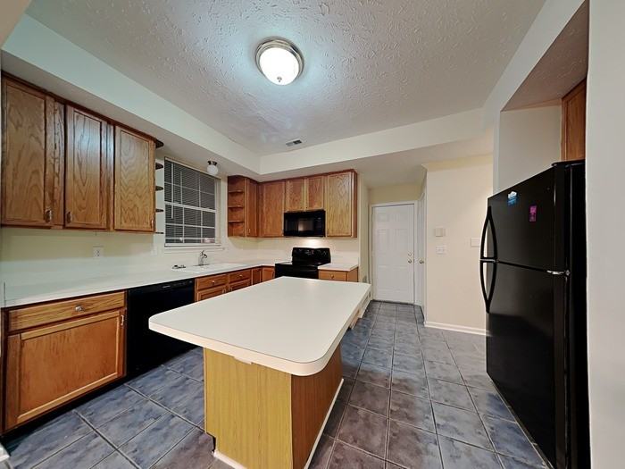 1049 Springwater Cir - Photo 5 of 22