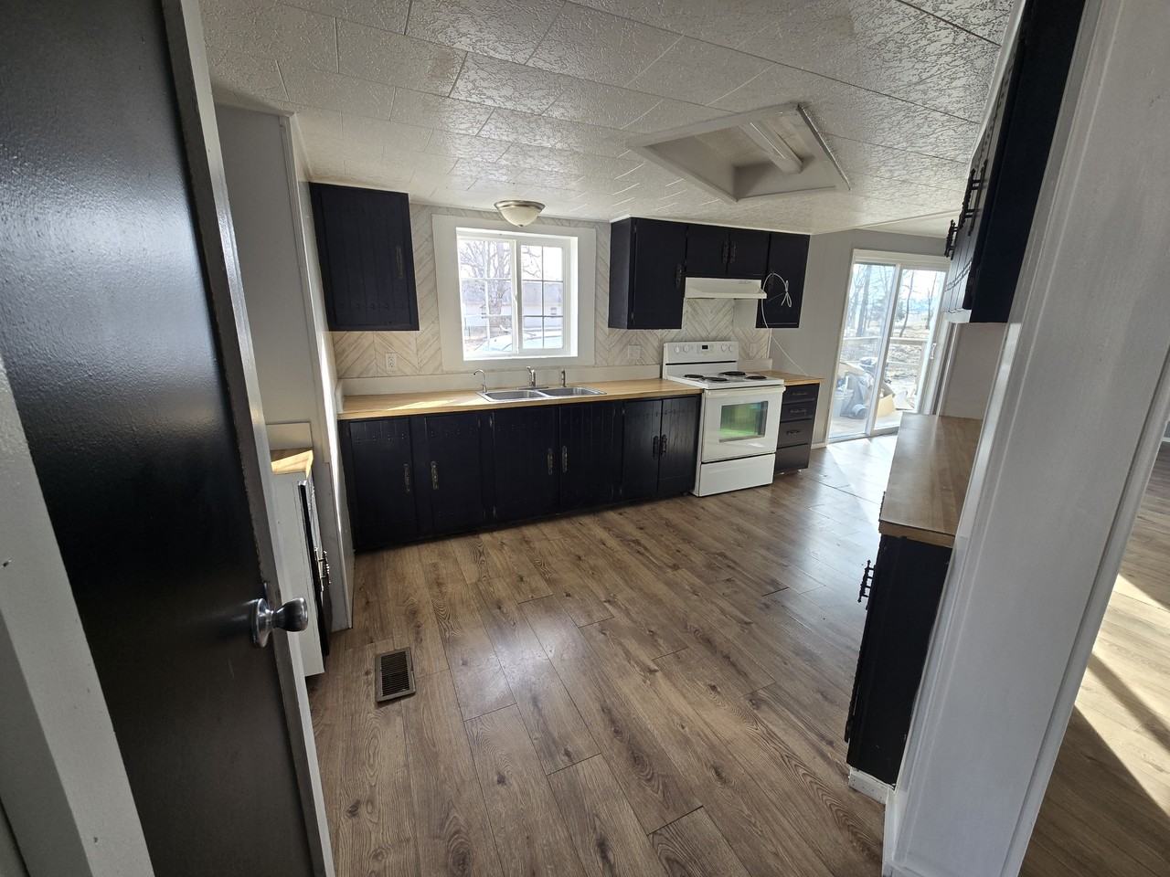 580 S Main St #1 - Photo 3 of 11