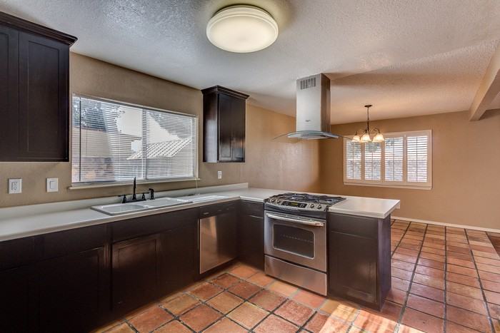 5572 Fernwood Cir - Photo 4 of 30