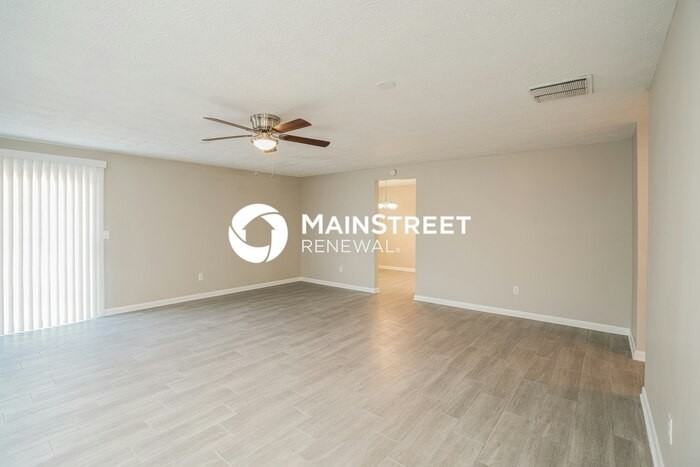 970 Dostie Cir - Photo 2 of 16