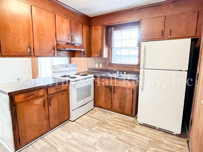 225 Stirlington Rd - Photo 4 of 12