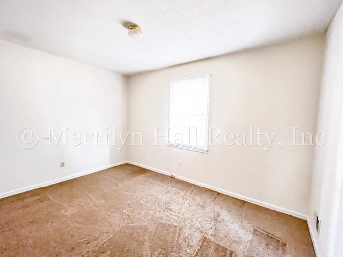 225 Stirlington Rd - Photo 5 of 12