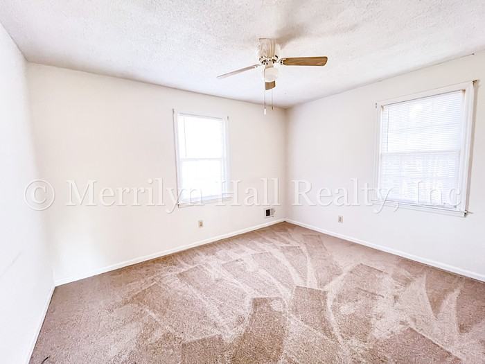 225 Stirlington Rd - Photo 7 of 12