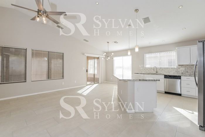 8714 N Frampton Pl - Photo 4 of 16