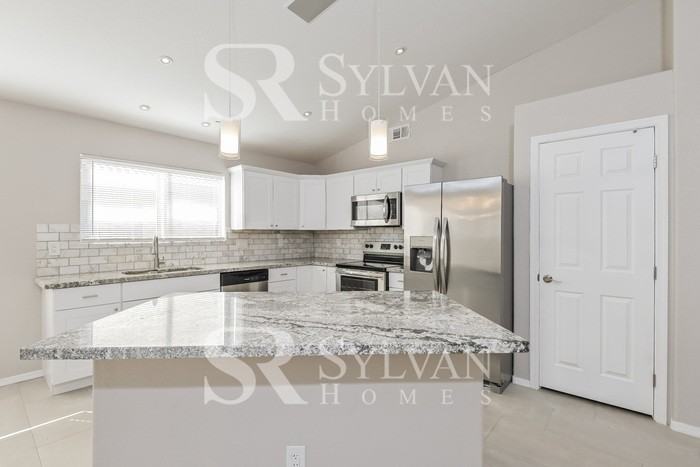 8714 N Frampton Pl - Photo 5 of 16