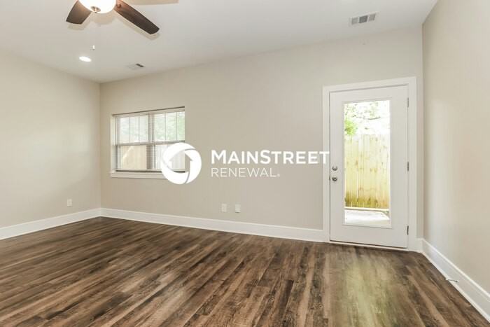 110 Hartsville Ct - Photo 3 of 17