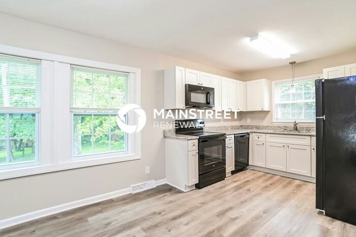 7348 Idlewild Rd - Photo 5 of 17