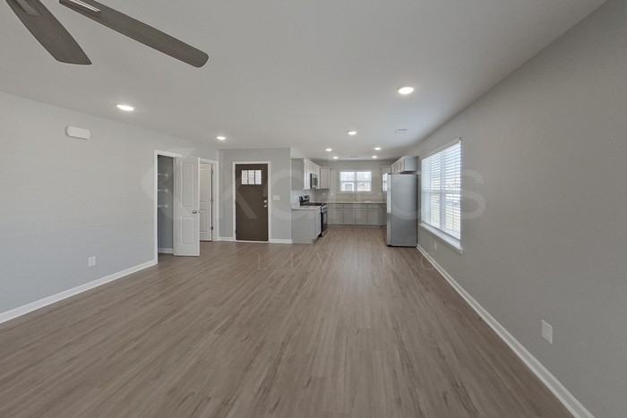 350 Angela St - Photo 4 of 22