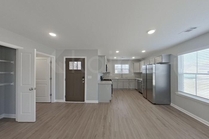 350 Angela St - Photo 6 of 22