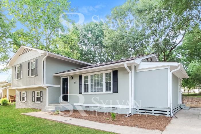 127 Ashdown Dr - Photo 4 of 17