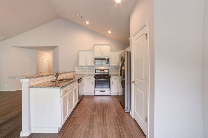 2639 E 1st St - Photo 6 of 39