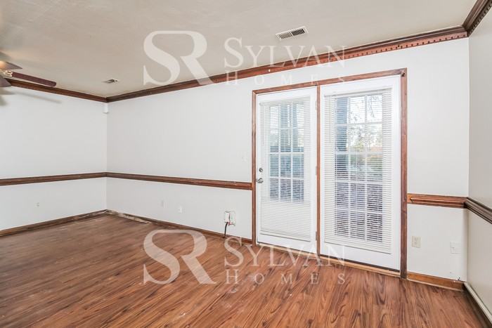 5735 Rivermill Cir - Photo 3 of 16